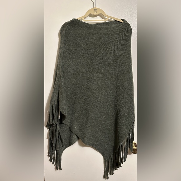 Love of Fashion Sweaters - Love of Fashion Women’s Grey Poncho with Fringe, NWT